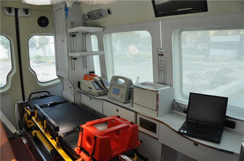 万安县救护车内部